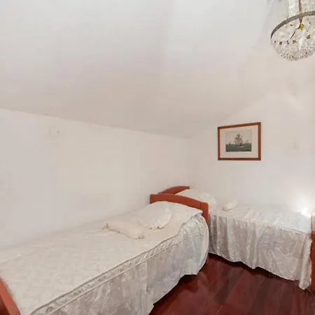 Bertie'S Lodge Brna Room photo
